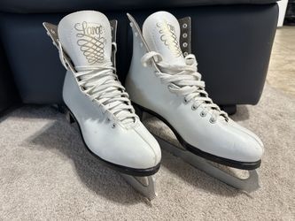 Figure skates