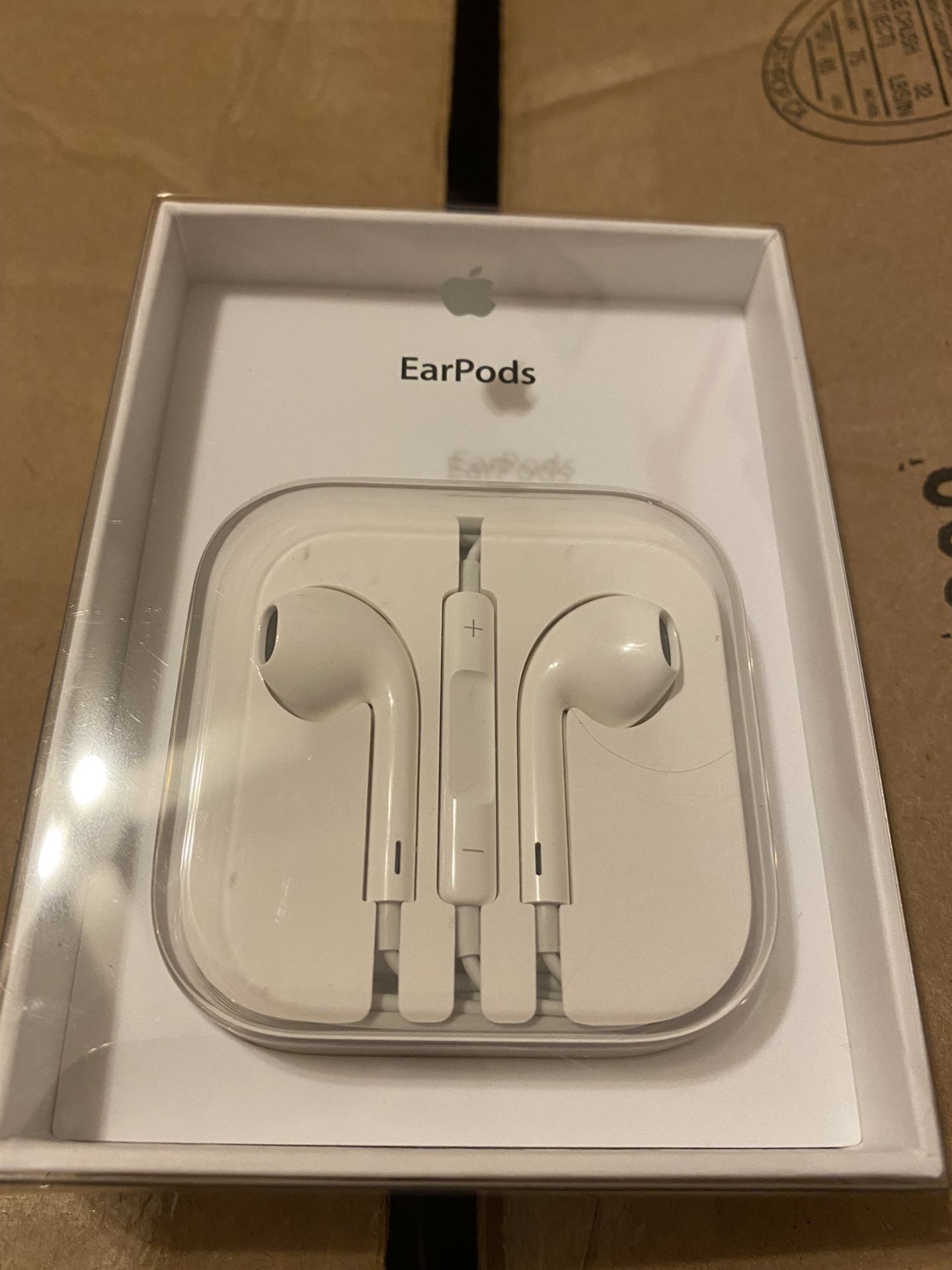 Brand New Apple Wired EarPods with Remote and Mic
