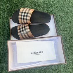 BURBERRY SLIDES