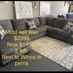 New Amazing Grey ashley Sectional 3 Pc  Chaise & Pillows. 2 Left