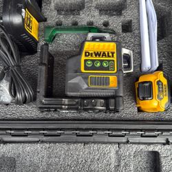 M12 Dewalt 360° Greenlight Laser Like New