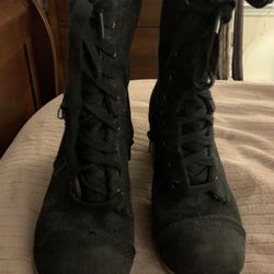Super Cute Size 8 Boots 
