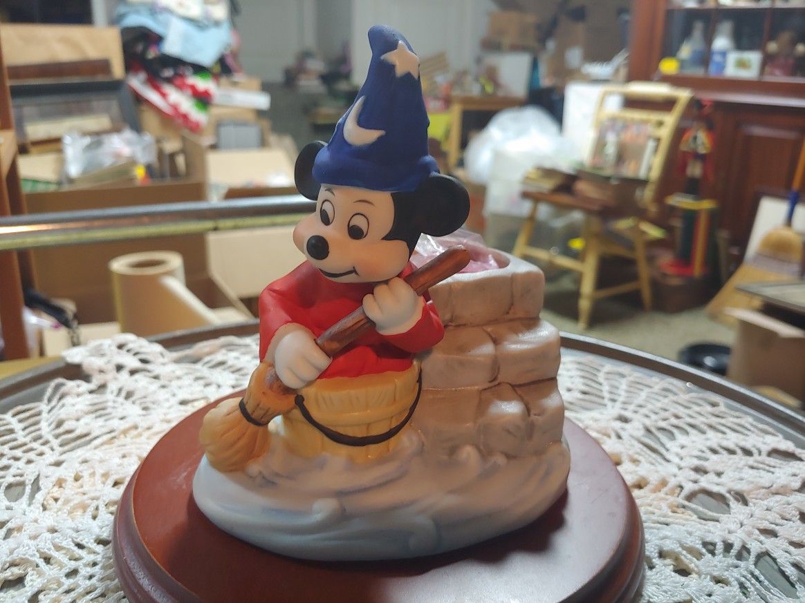 DISNEY MICKEY FIGURINE