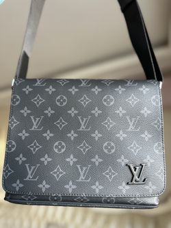 LOUIS VUITTON Men’s Messenger Bag 