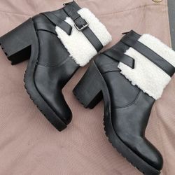 LADIES BOOTS