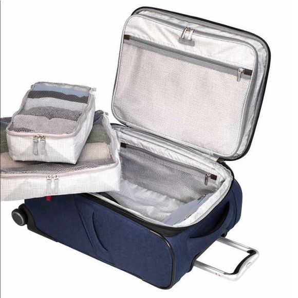 Ricardo Camden Drive 22" Softside carry on for Sale in Pompano Beach