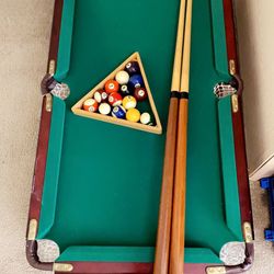 Mimi Pool table