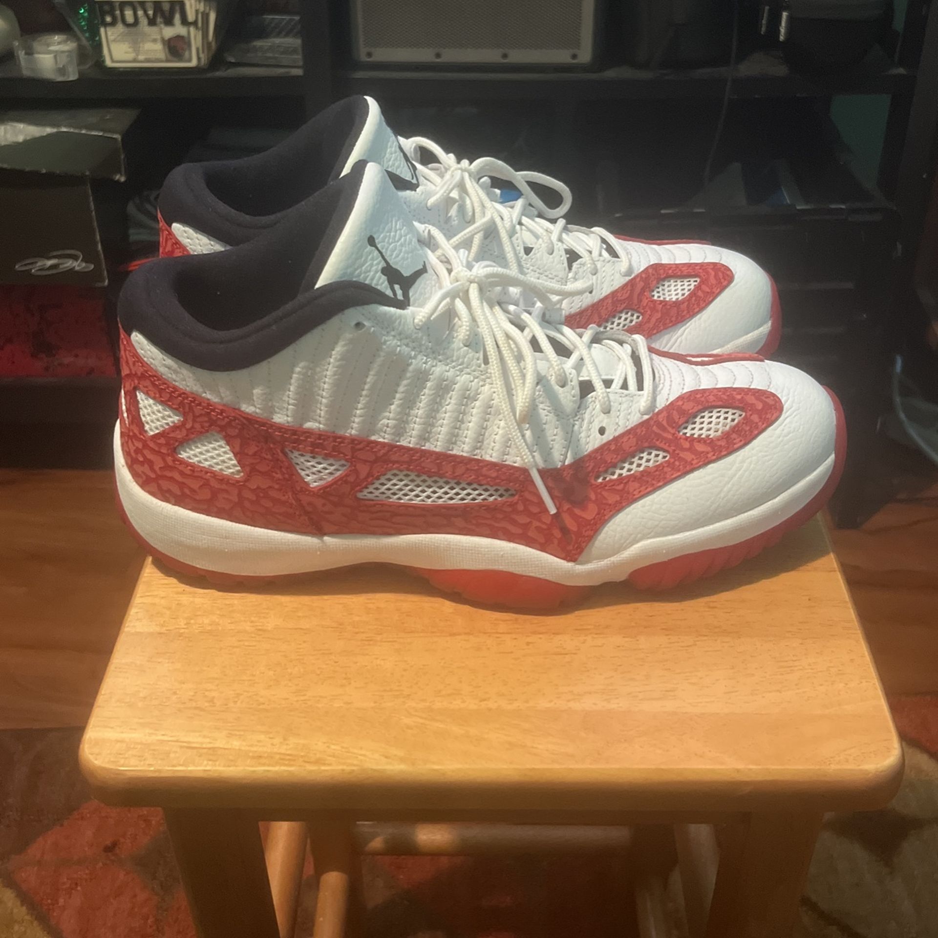 Nike Jordan 11 Low IE Size 10.5