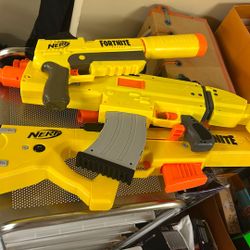 Fortnite Nerf Gun Set (Retail 100$+)