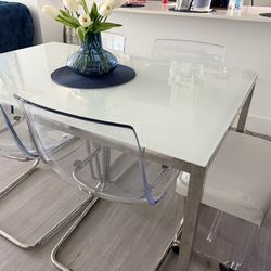Dining room table with 4 chairs and little bench on wheels