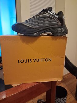 Louis Vuitton  LV DISCOVERY