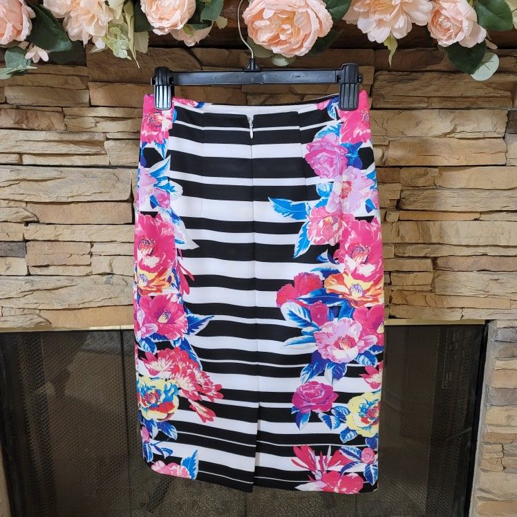 Tahari floral Skirt Size 2