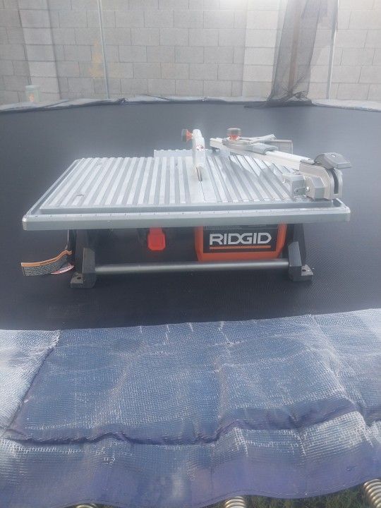 7 INCHES RIDGID WET SAW