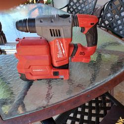 Milwaukee Rotor Hammer With Vaccum 