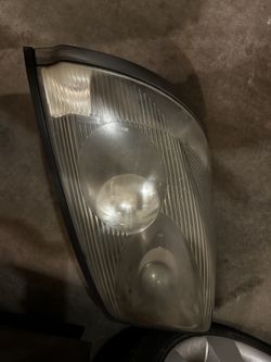 Volvo VNL headlights