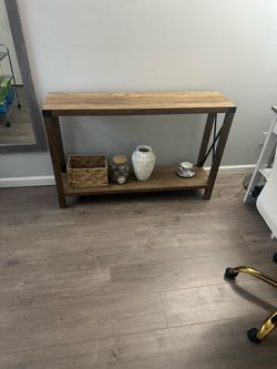 Entry way  table