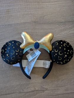 Brand new with tag from Disneyland Park
Disney Princess Jasmine Aladdin BaubleBar Ears
Original price $55