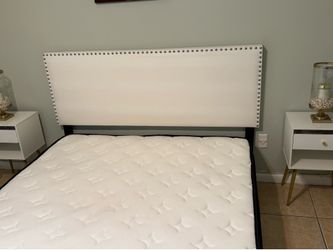 Queen bed-2 night stands and a small dresser