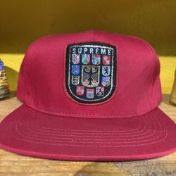 Supreme Merchandise & Sneakers 