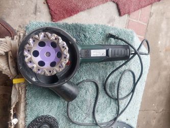 Metabo grinder perfect condicion  90.00  come with  concrete  grinder  and dust  cover