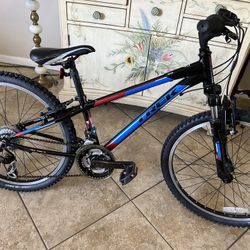 Trek MT 220 Bicycle 24 Inch SERVICED