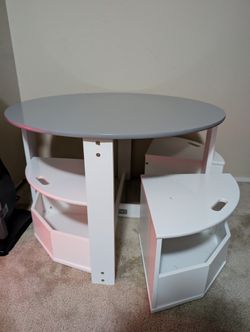 Round kids table and stools