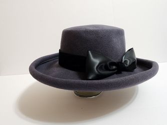​Vintage Importina Charcoal Purple 100% Wool Doeskin Hat Black Velvet Band Bow