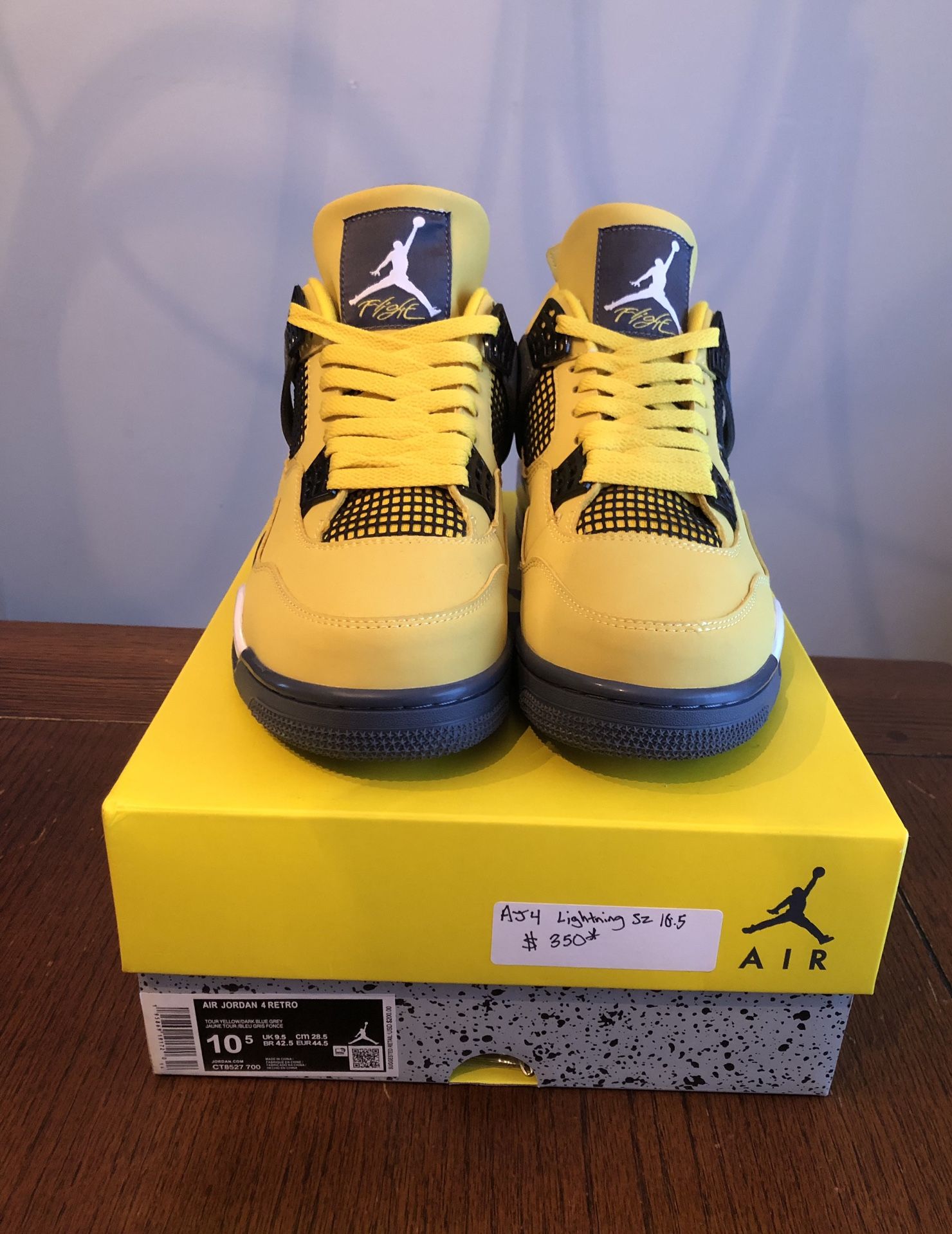 Dead stock Jordan Retro 4 lightning Size 10.5 2021 Release