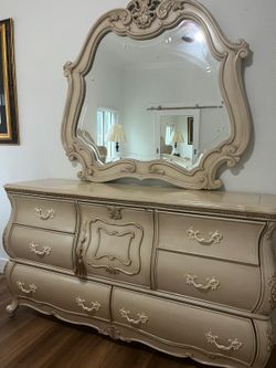 Wooden Post Modern Furniture Set