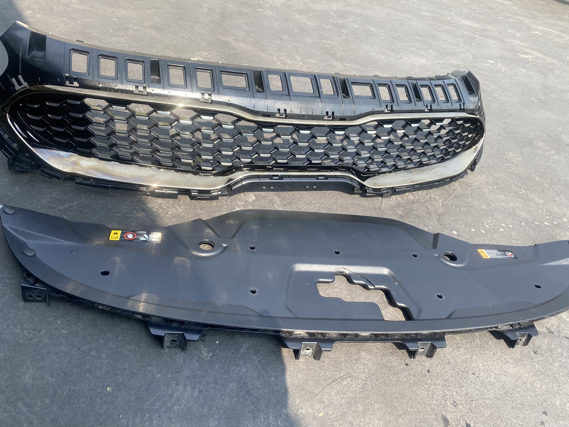 Kia Stinger Front Grill And Under Hood Cover