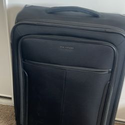 Black Luggage Ricardo 