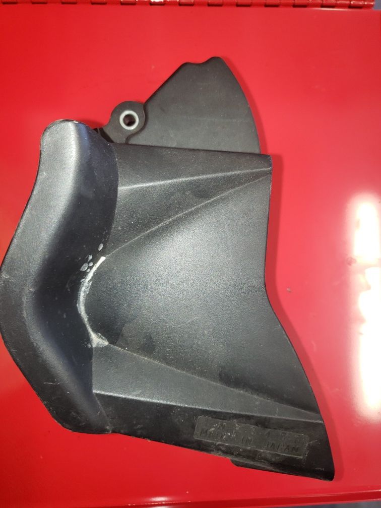 2005 yamaha r1 front sprocket cover