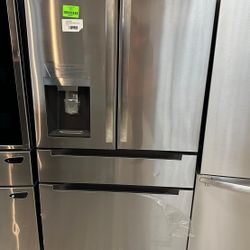 MIDEA MRQ22D7AST 21.6-cu ft Refrigerator