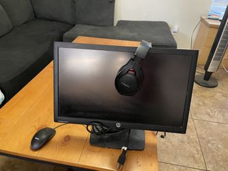 HP Monitor // Gaming Headphones 