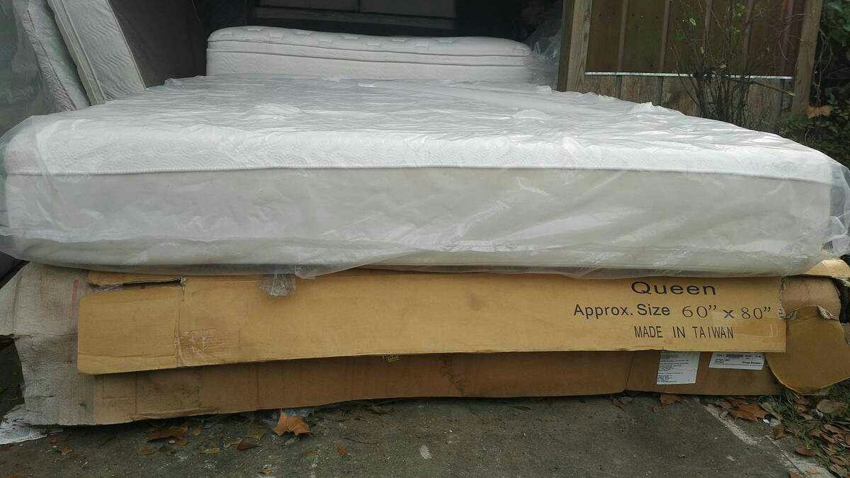 Tempurpedic King Size Mattress And Box Springs Colchon Tamaño King Con Bases Marca Tempurpedic