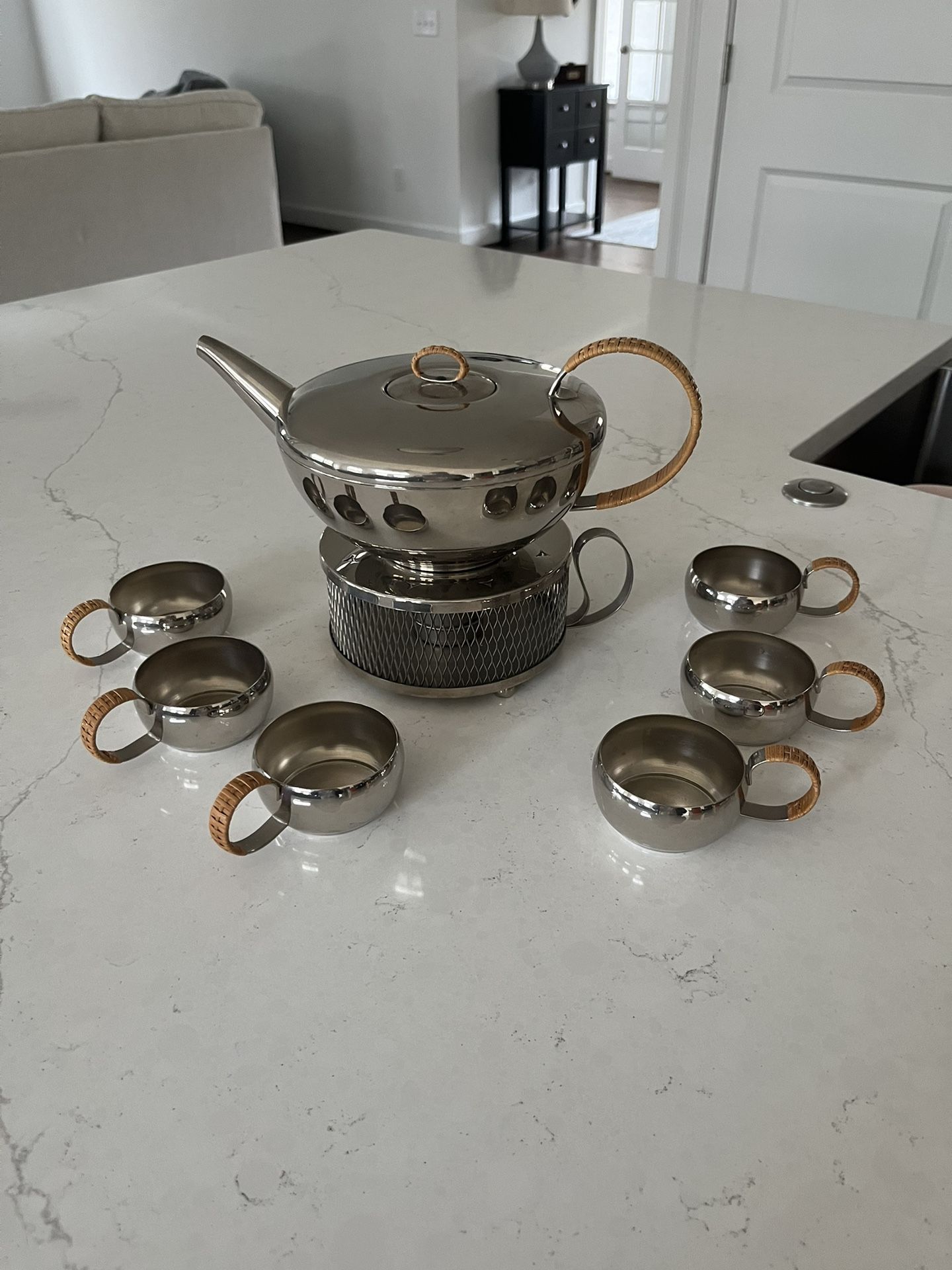Unique Teapot Silver With 6 Cups, Rattan Handles