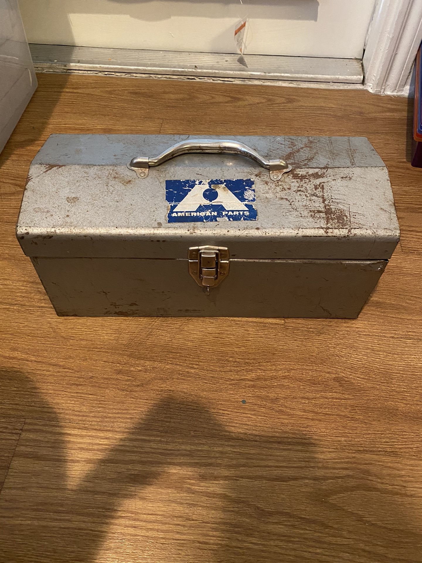 Metal tool box