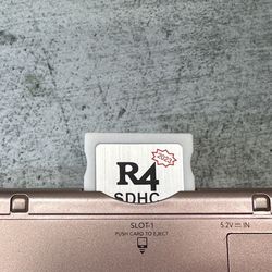 R4iLS compatible R4 card for Nintendo DS