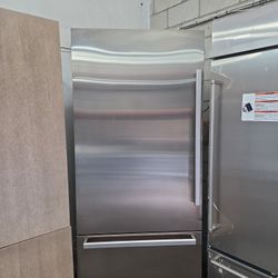 Bertazzoni 
36 Inch Built-In Bottom Freezer Refrigerator with FlexMode, Digital Interface, Ice Maker, Interior LED Lighting, Open Door Alarm, Sabbath 