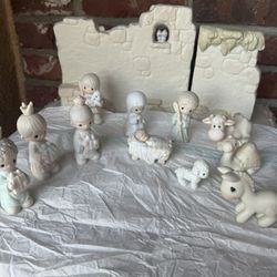 Precious Moment Nativity And Walls 