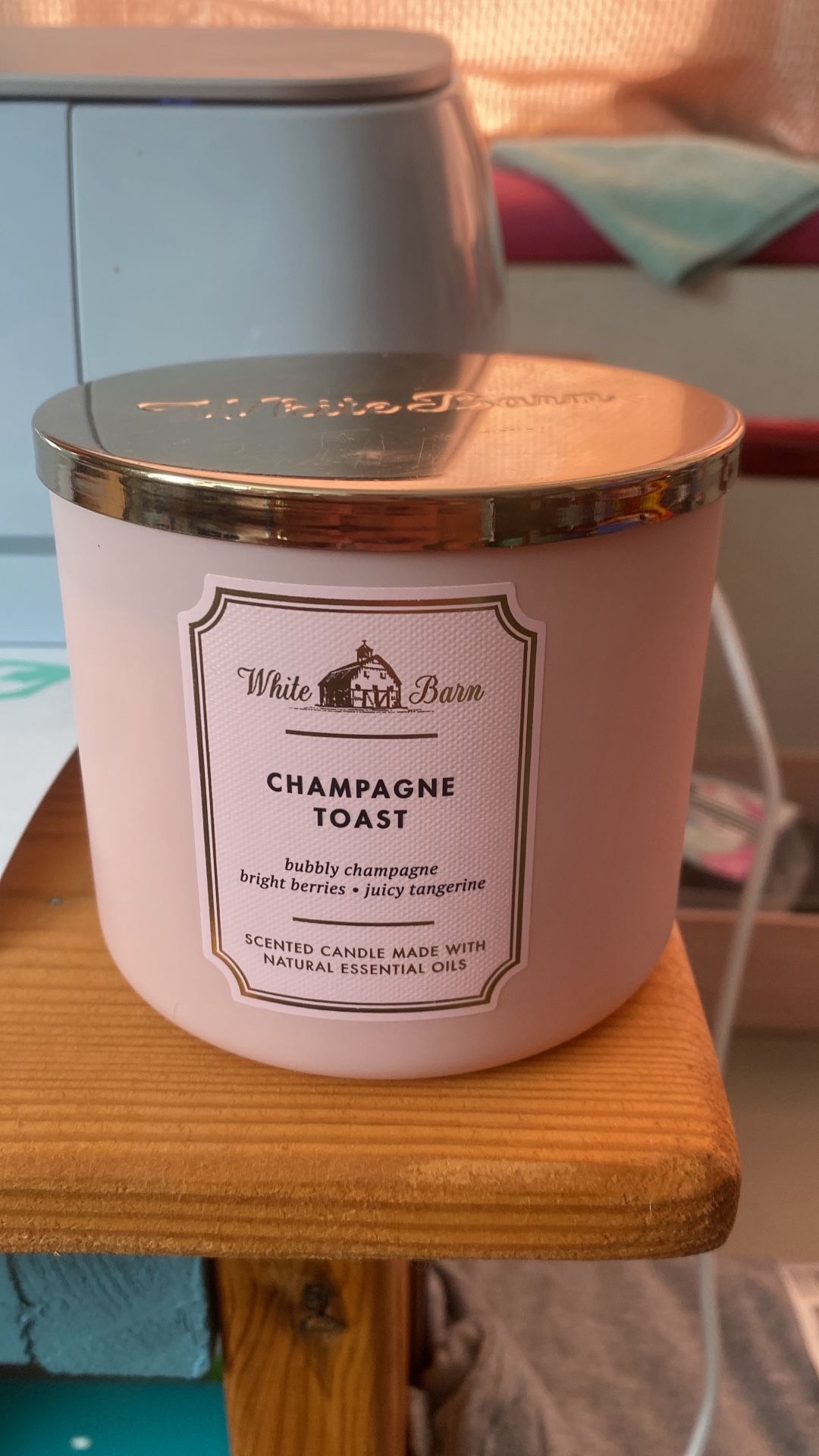 BATH AND BODY CANDLE NEW