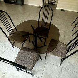 Kitchen Table And 4 Chairs 