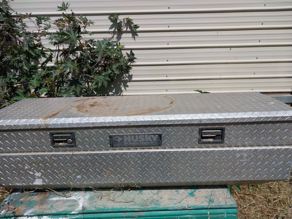 Tool Box For The Bed Of A Truck