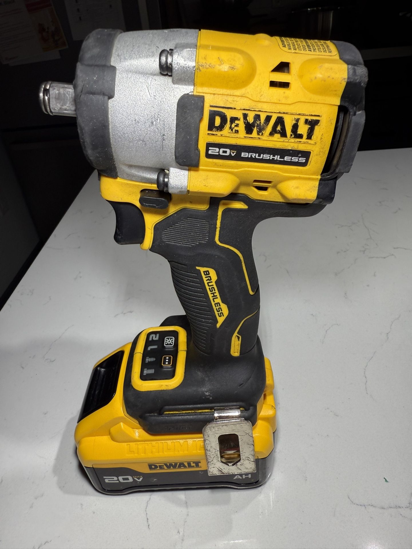 20v Atomic Dewalt 1/2β Impact Wrench / 6.0 Battery