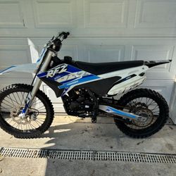 Apollo 250cc Dirtbike 