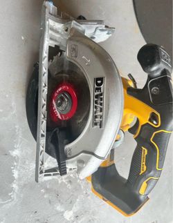 Dewalt DCS565 6-1/2” Circular Saw (Tool Only) Serrucho
