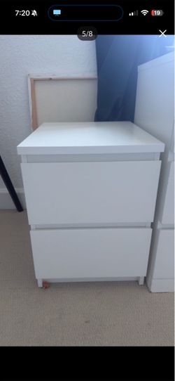 Set of 2 Nightstands – Great Condition