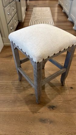 Set of 4 Counter Height Upholstered Bar Stools – Excellent Condition