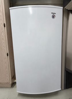 Whirlpool 16 Cu Upright Freezer - Like New!