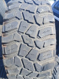 LT285/65R18 Cooper STT Pro Tire (1)